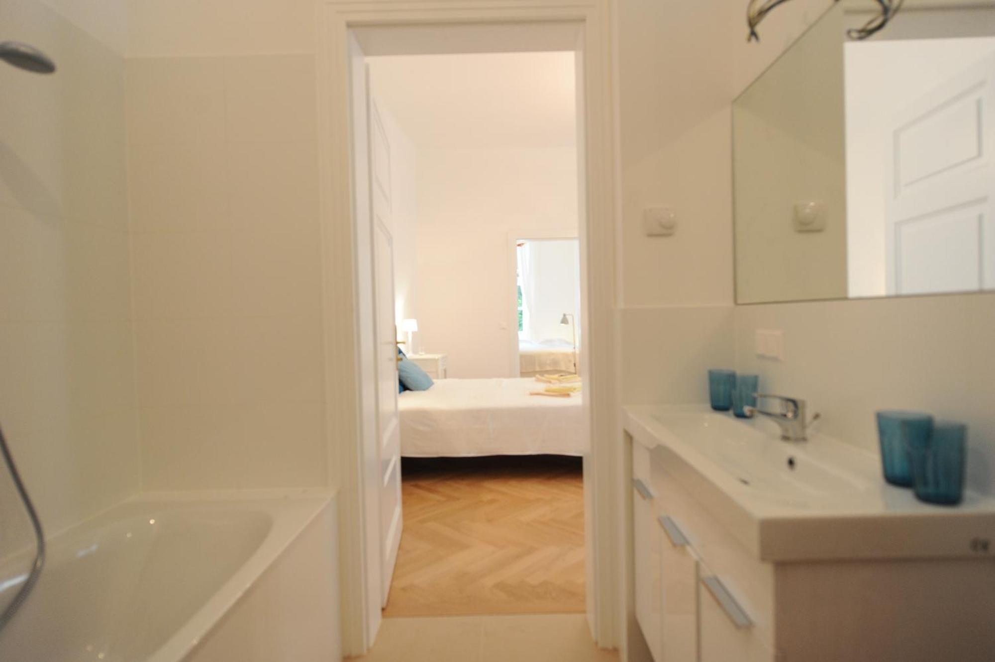Brand New - - Quiet - 14 * Viena